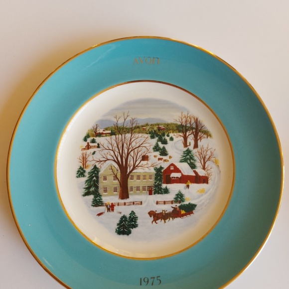 1975 Vintage Collectable Decorative Avon Christmas Plate - Picture 2 of 9